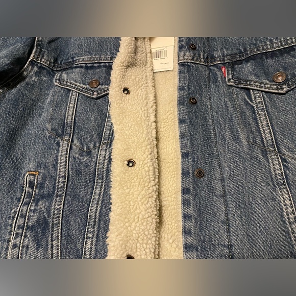 NEW Women Levi’s Ex-Boyfriend Sherpa Trucker Jacket - Picture 4 of 13
